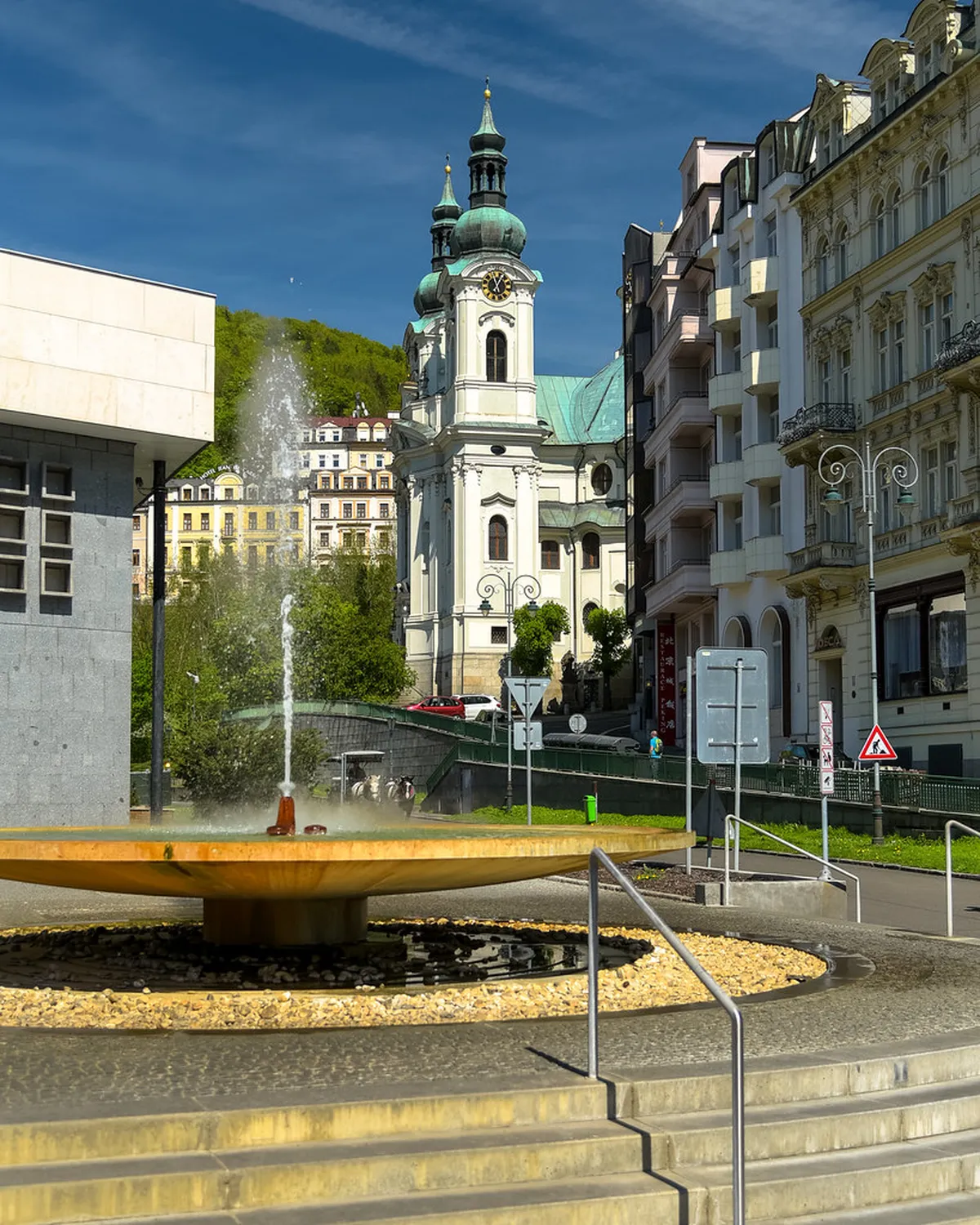 Is Vřídlo Geyser Hot Spring Colonnade Worth Visiting?
